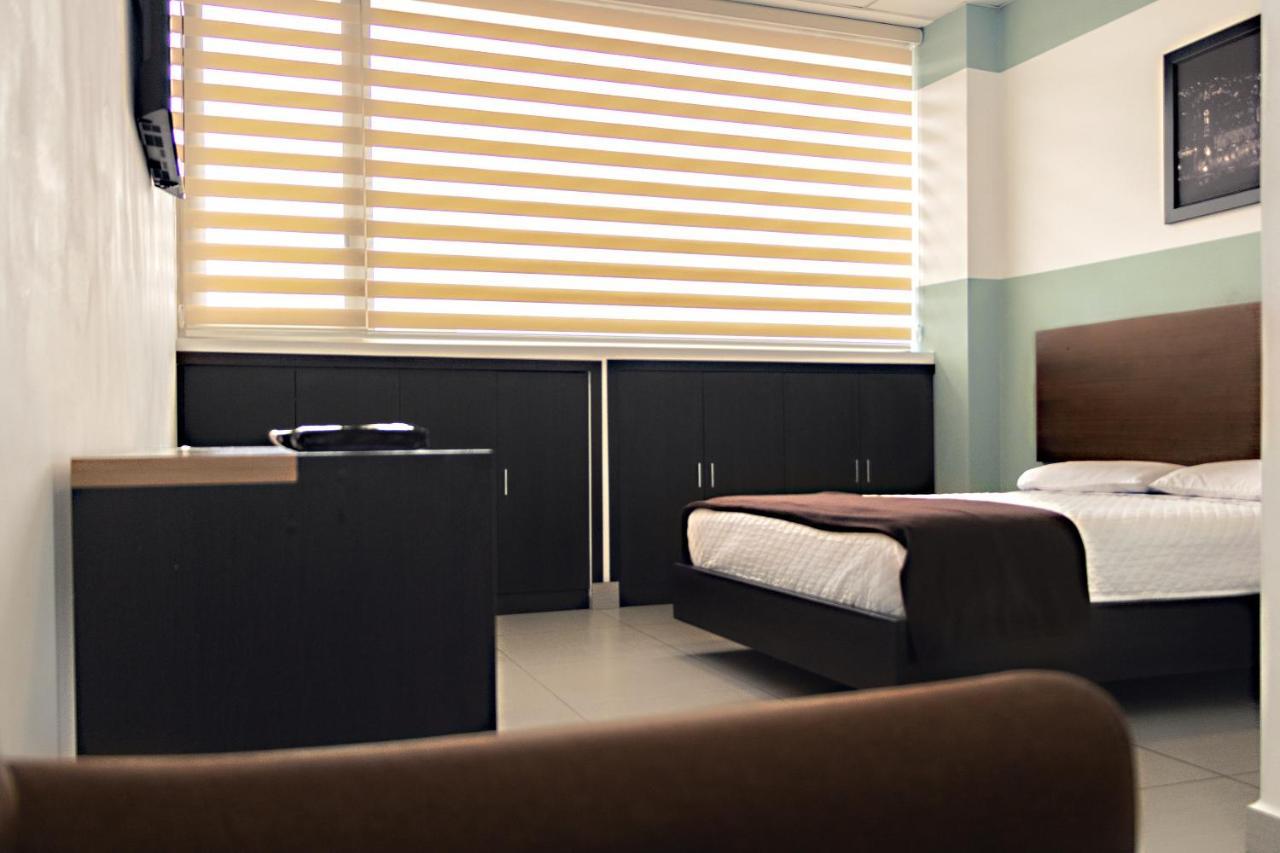 Zafra'S Hotel La Troncal エクステリア 写真