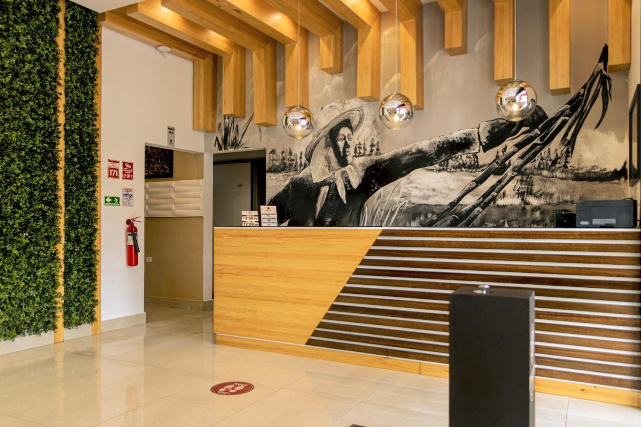 Zafra'S Hotel La Troncal エクステリア 写真