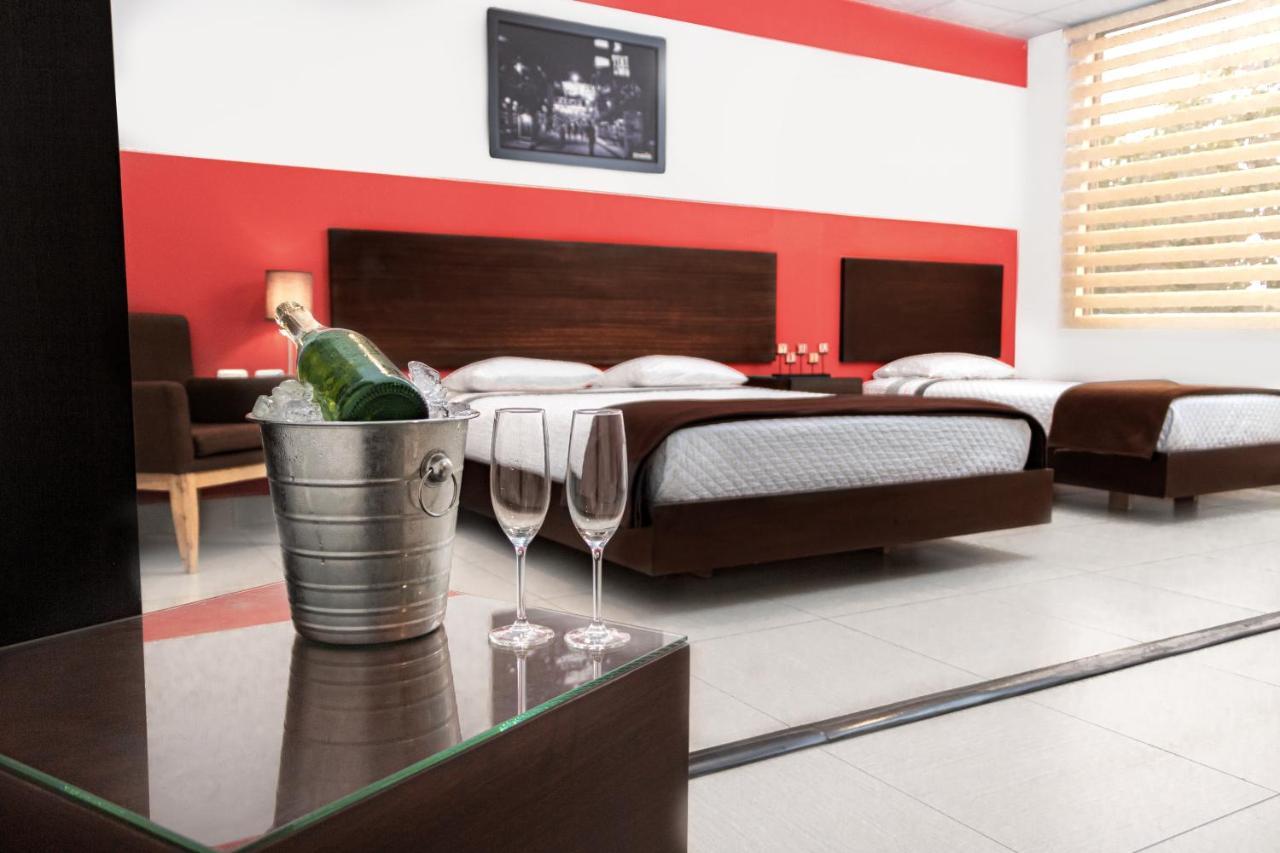 Zafra'S Hotel La Troncal エクステリア 写真