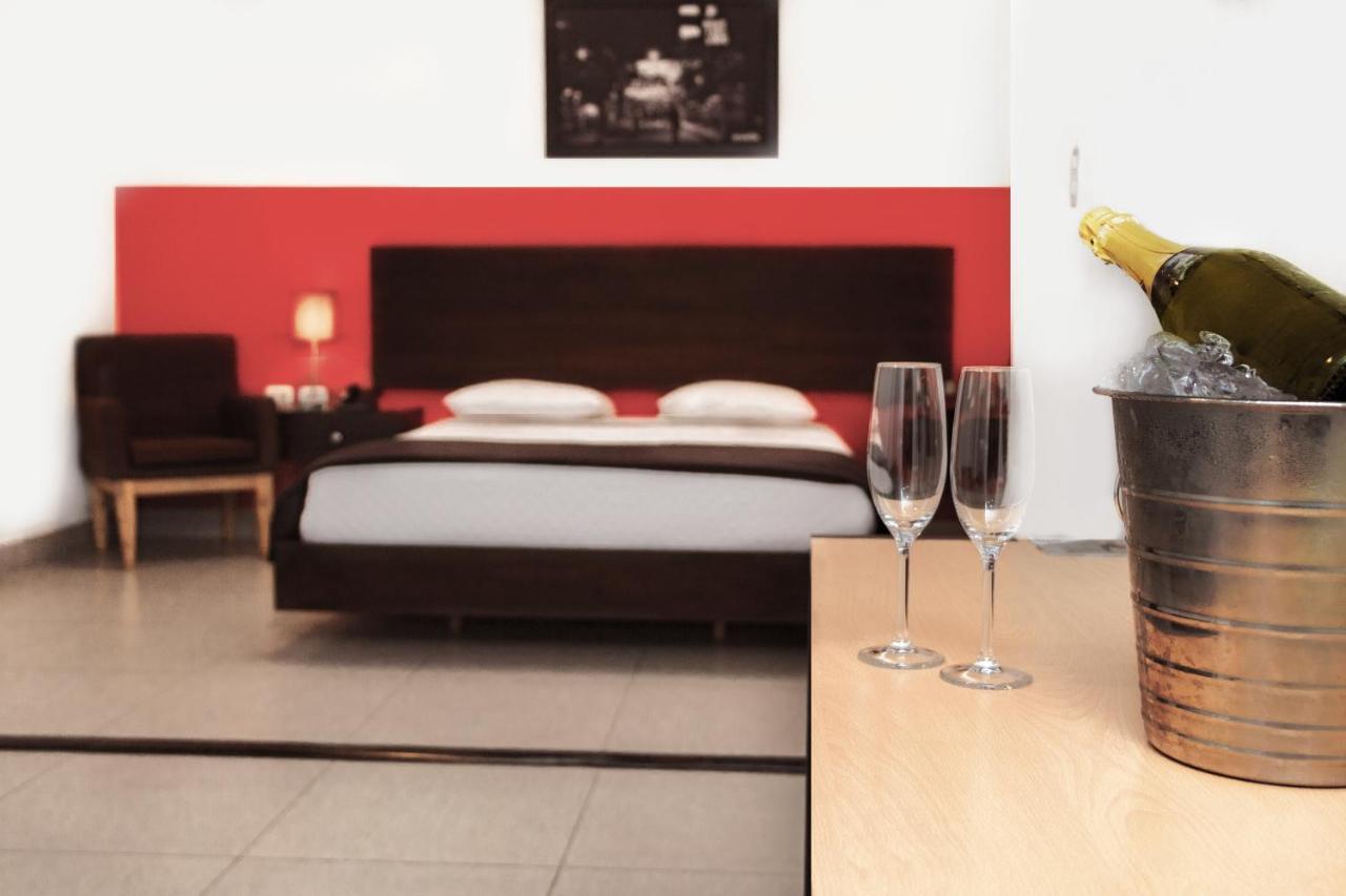Zafra'S Hotel La Troncal エクステリア 写真