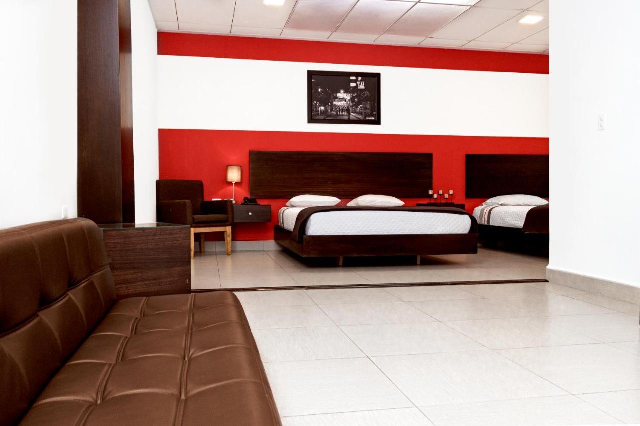Zafra'S Hotel La Troncal エクステリア 写真