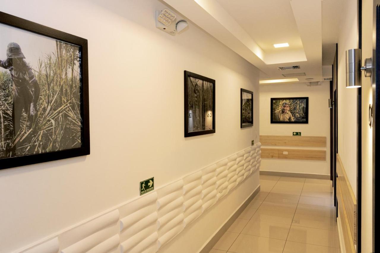 Zafra'S Hotel La Troncal エクステリア 写真