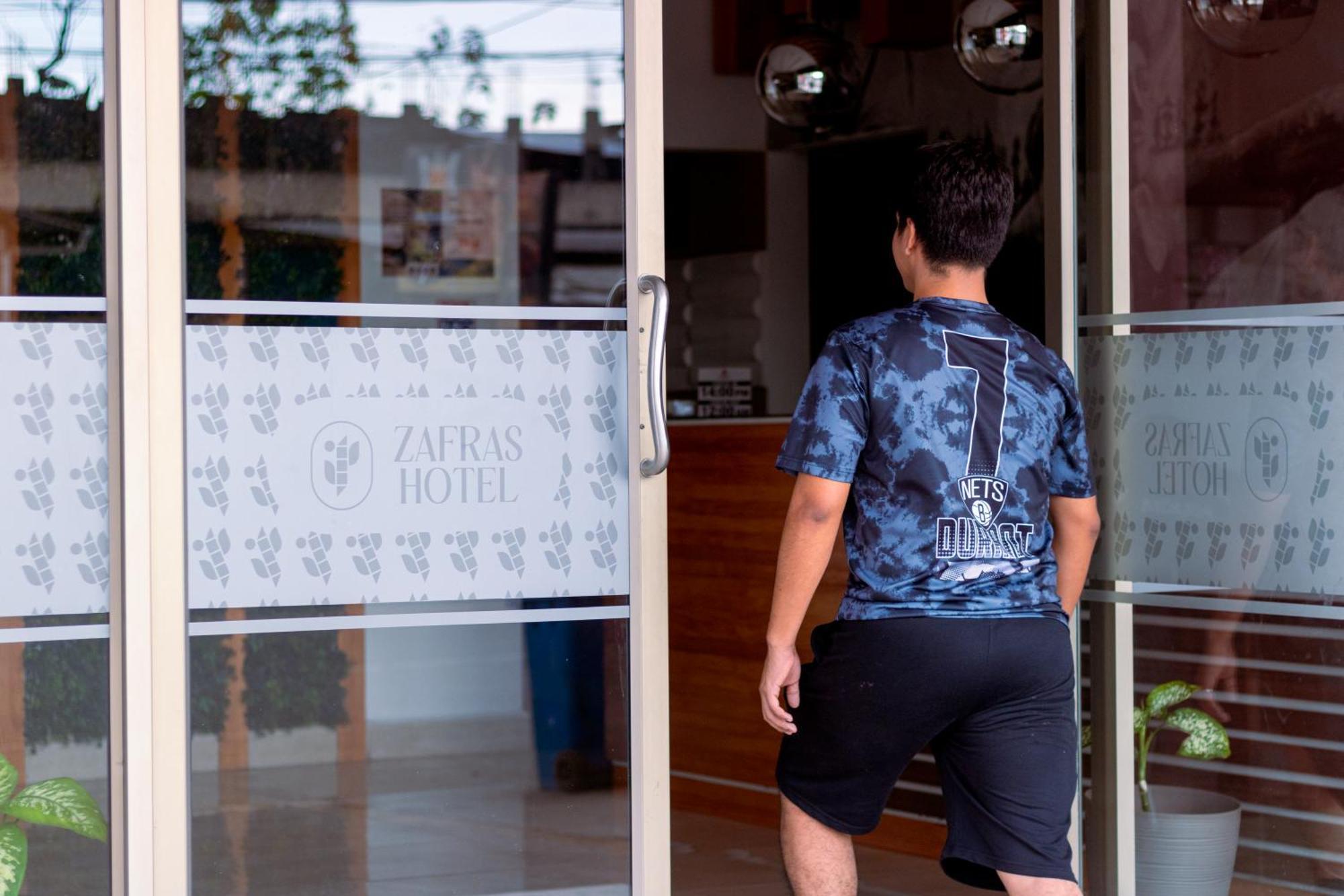 Zafra'S Hotel La Troncal エクステリア 写真