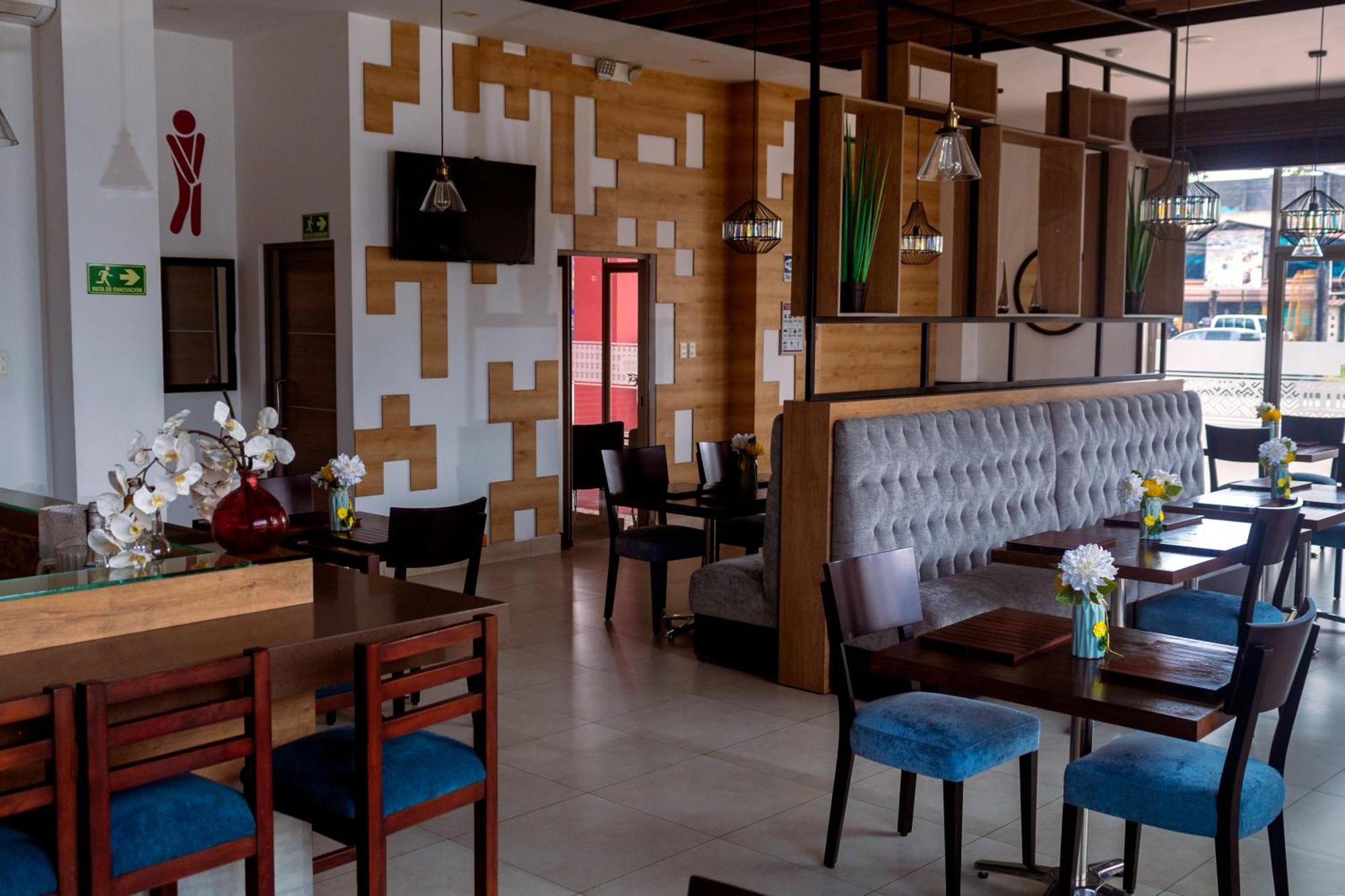 Zafra'S Hotel La Troncal エクステリア 写真