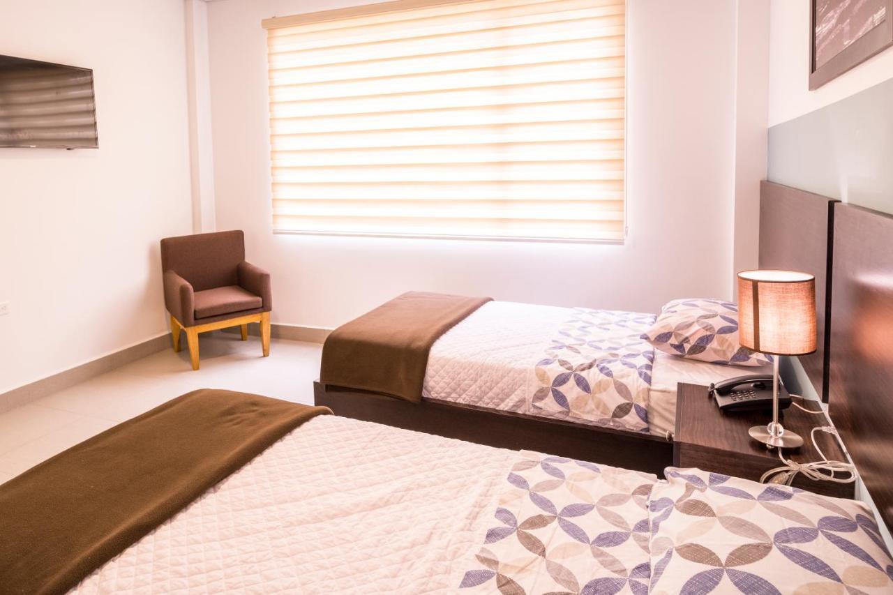 Zafra'S Hotel La Troncal エクステリア 写真
